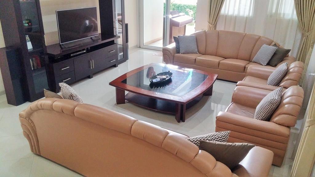 Villa Rumah Ibu Dago Bandung Exterior photo