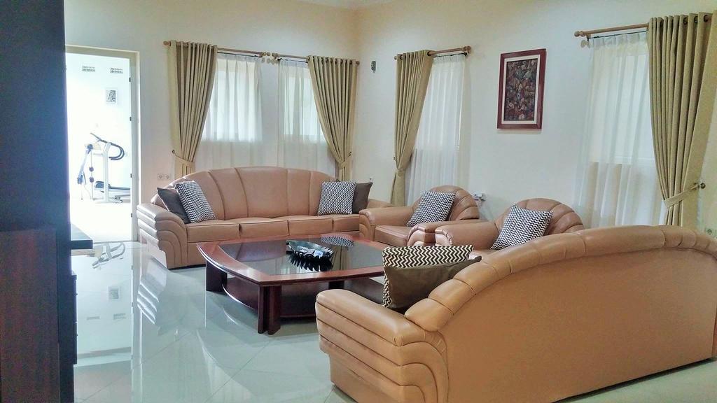Villa Rumah Ibu Dago Bandung Exterior photo