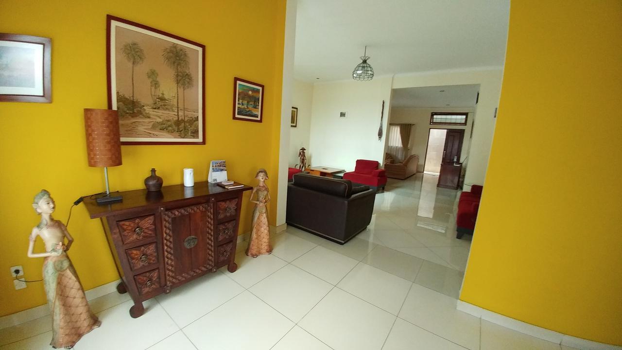 Villa Rumah Ibu Dago Bandung Exterior photo