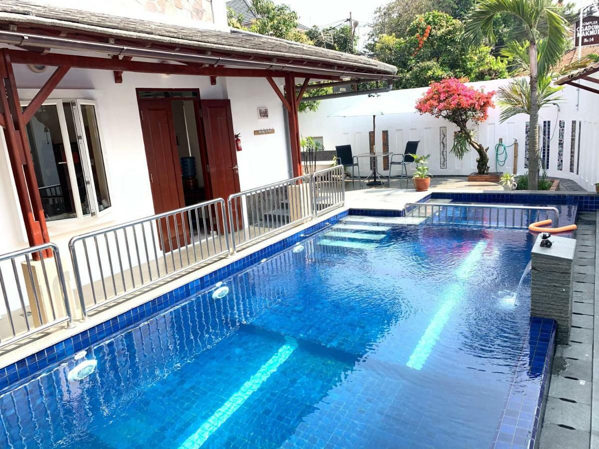 Villa Rumah Ibu Dago Bandung Exterior photo