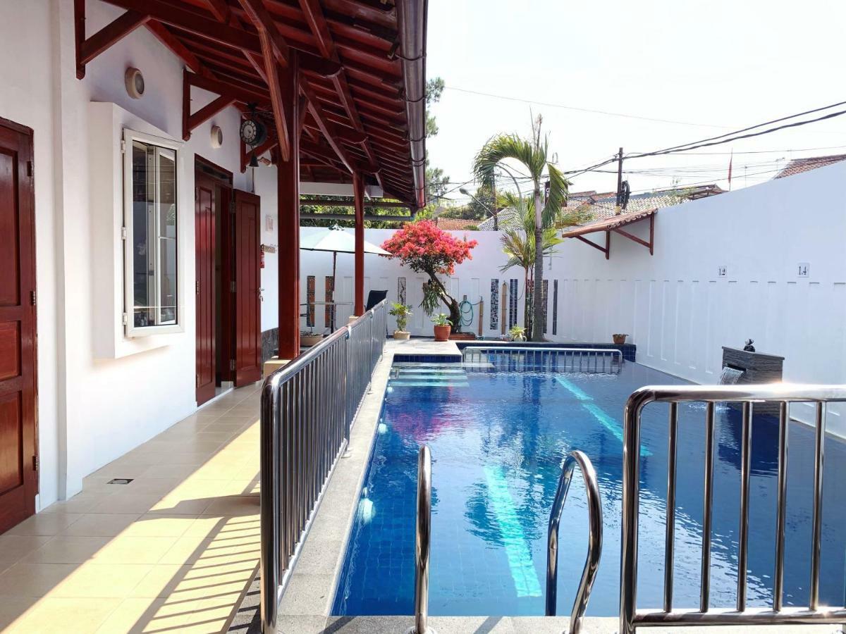 Villa Rumah Ibu Dago Bandung Exterior photo